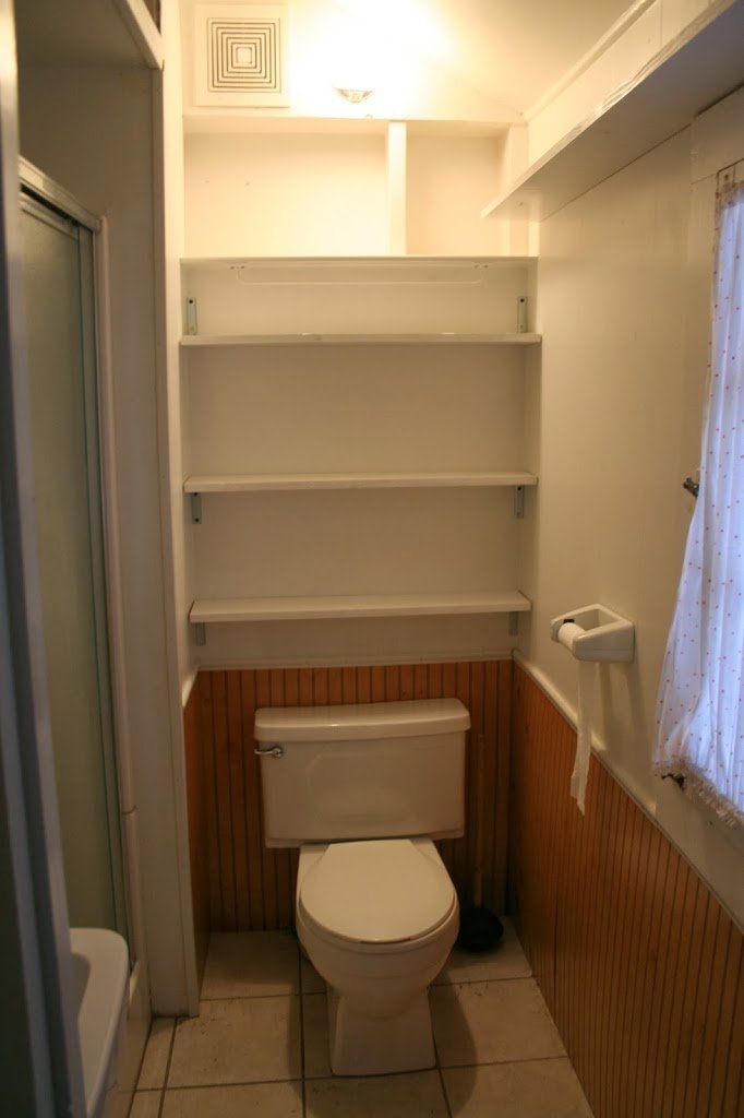 Small Cottage Bathroom in pentwater