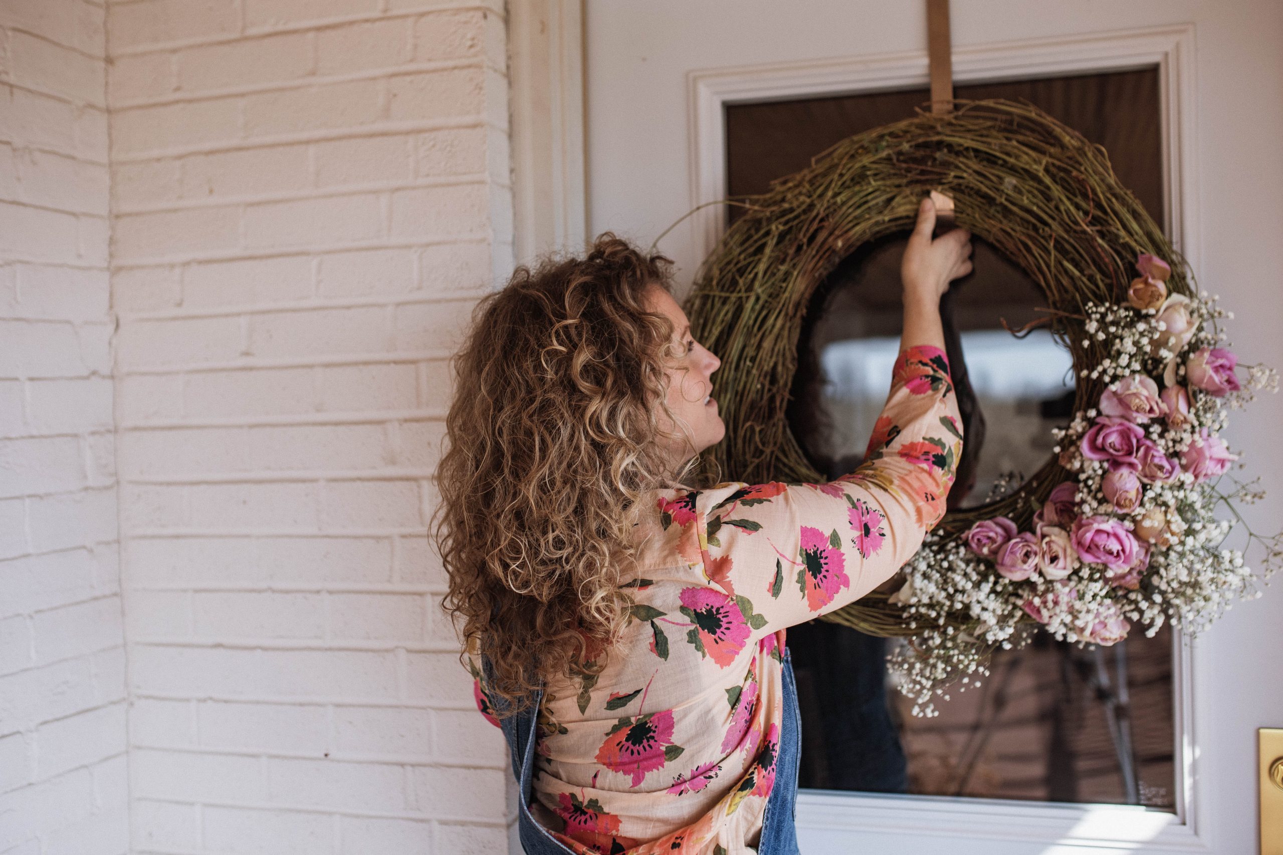 Spring floral wreath for the home 