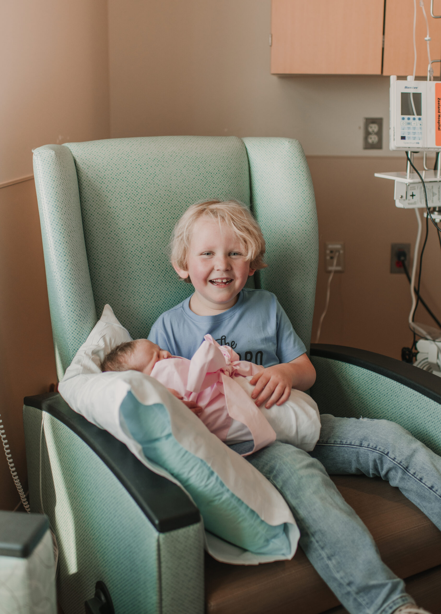 Big brother and little sister meeting for the first time 