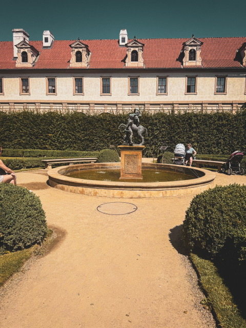 Garden statue tour in Prague